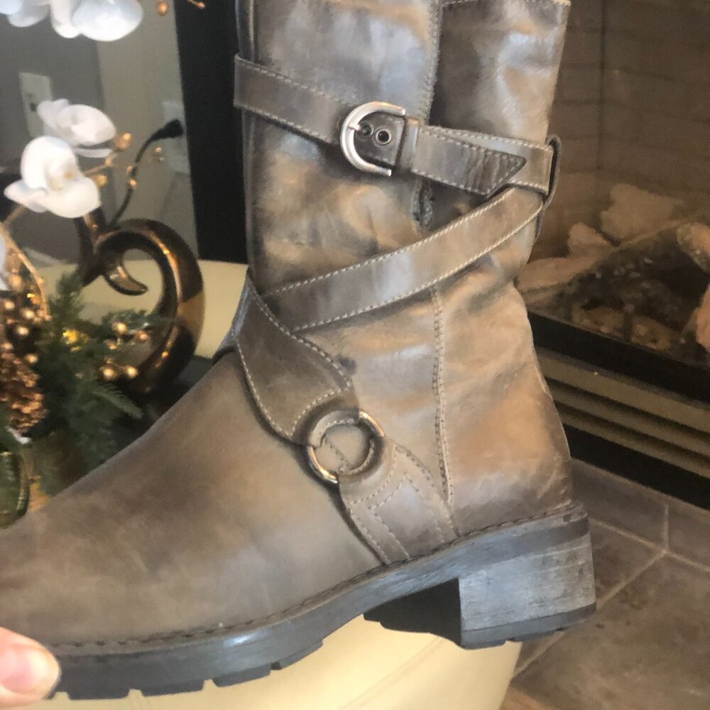 Stylish mid-calf leather boots in a distressed grey finish with crisscross strap